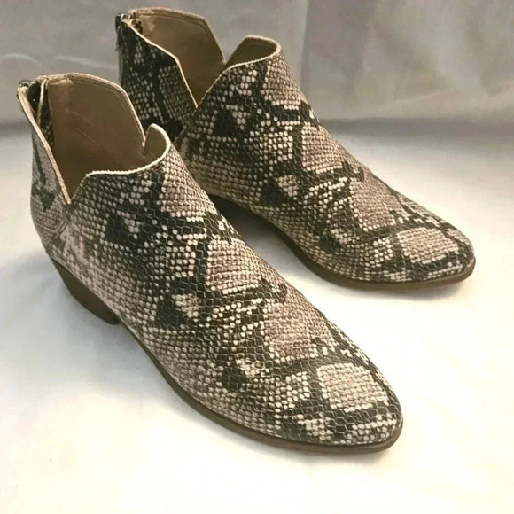 Dolce Vita  Anthropologie "Karsen" Snakeskin Upper ankle booties sz 7.5… - Picture 1 of 9